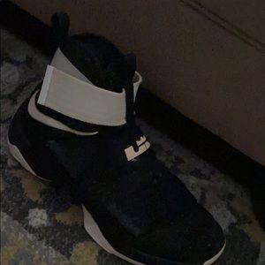 LeBron 10 soldiers size 9.5